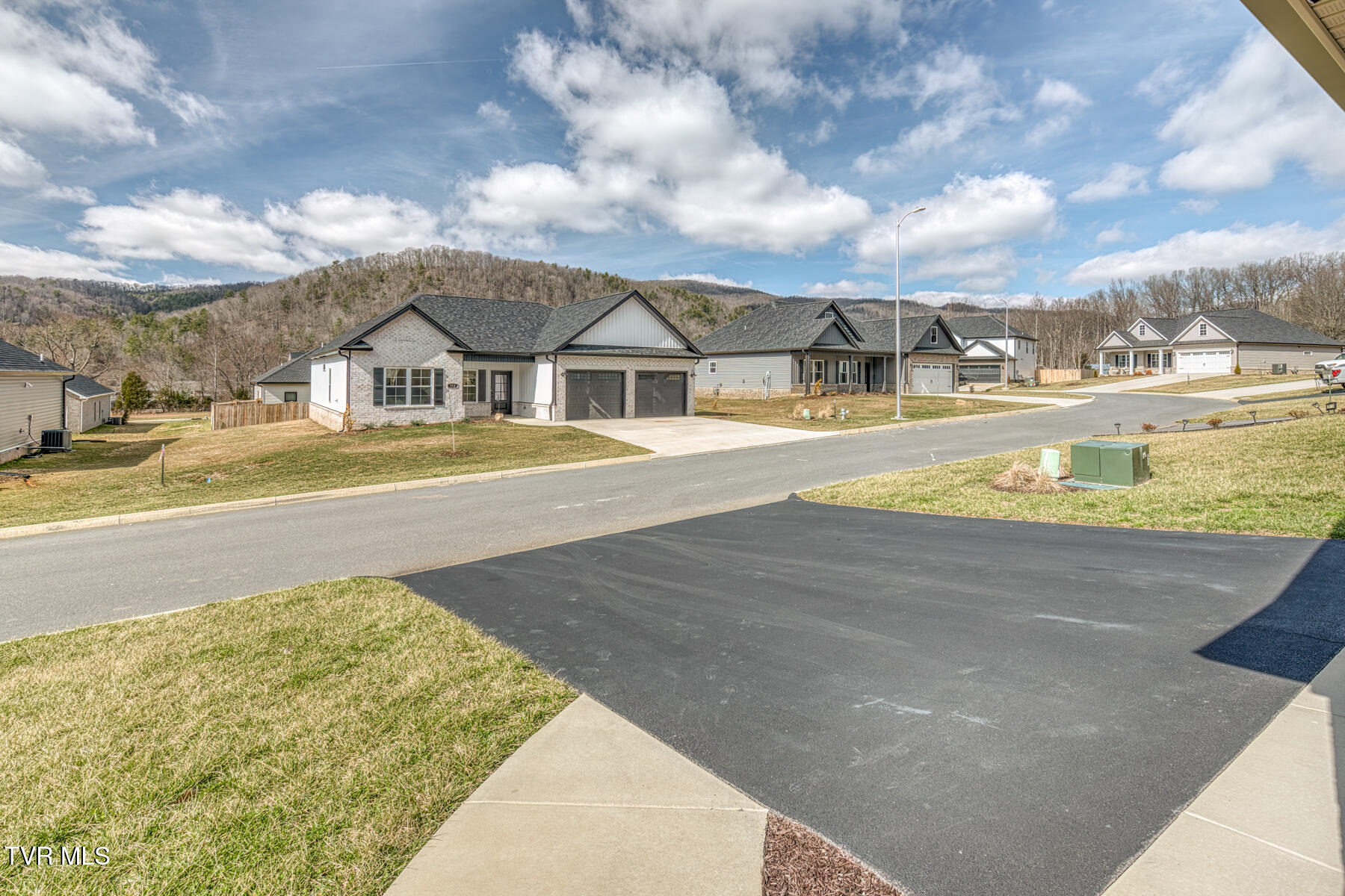 114 Ervin Loop Erwin, TN 37650 - Photo 32 of 40 114 Ervin Loop-30