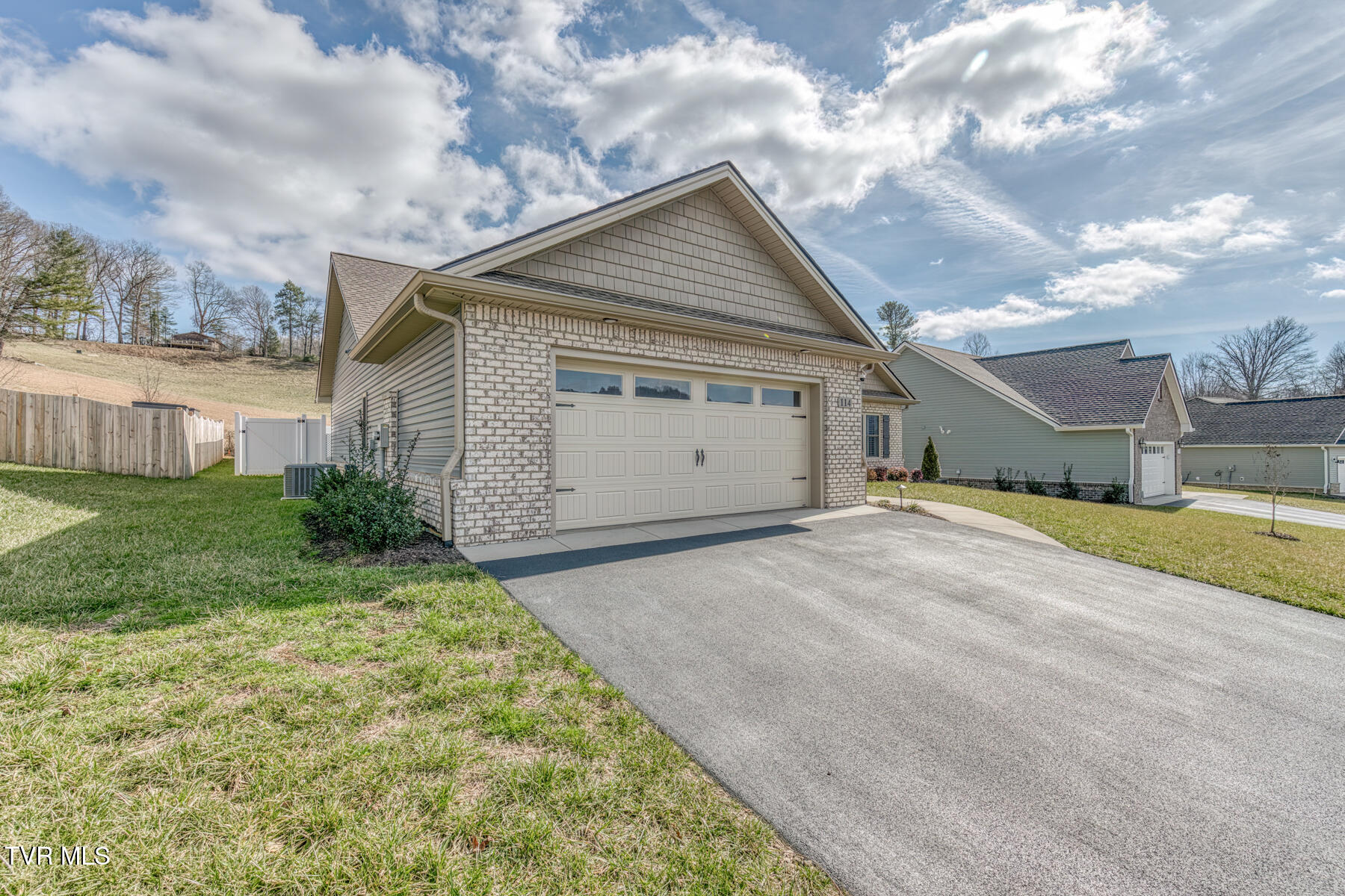 114 Ervin Loop Erwin, TN 37650 - Photo 35 of 40 114 Ervin Loop-33