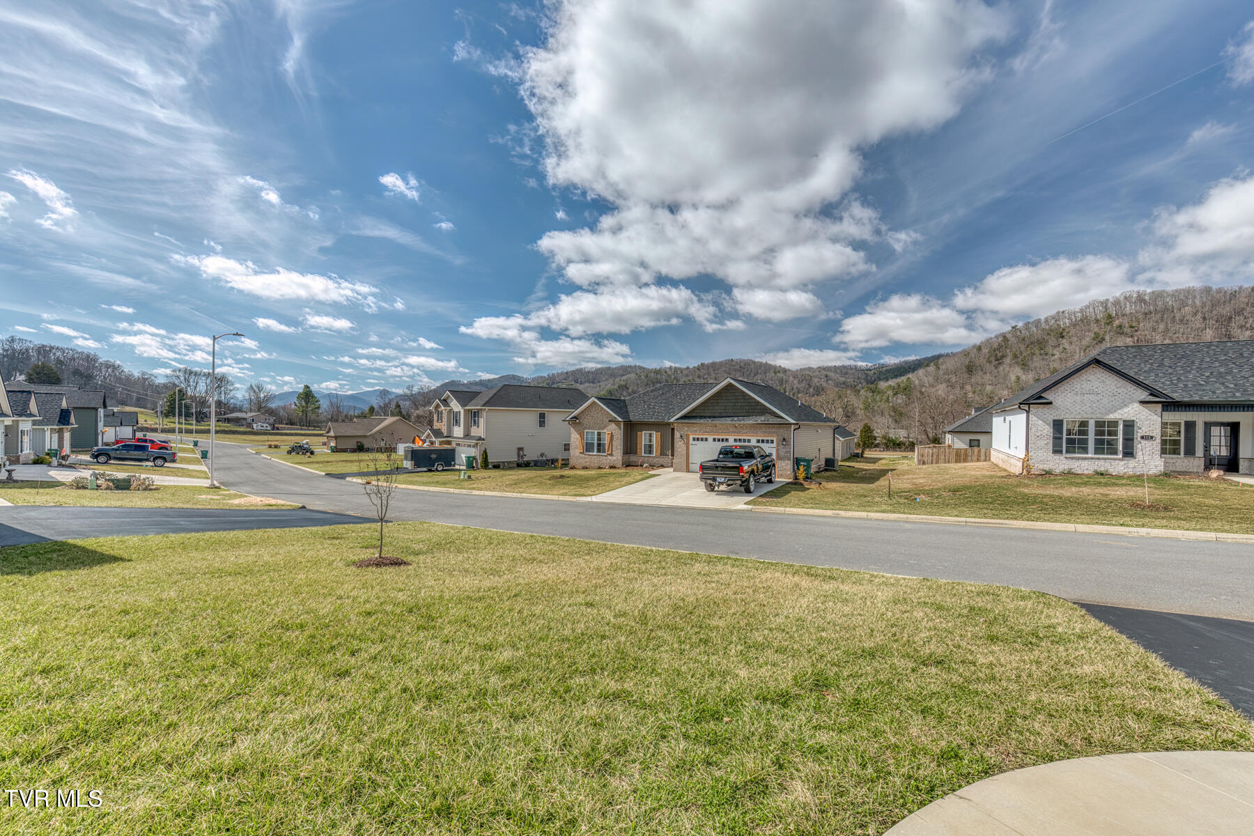 114 Ervin Loop Erwin, TN 37650 - Photo 5 of 40 114 Ervin Loop-3