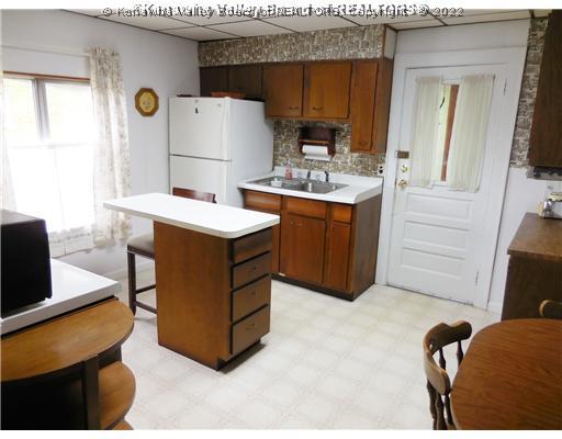 4704 Big Tyler Road Charleston, WV 25313 - Photo 4 of 16 Kitchen.