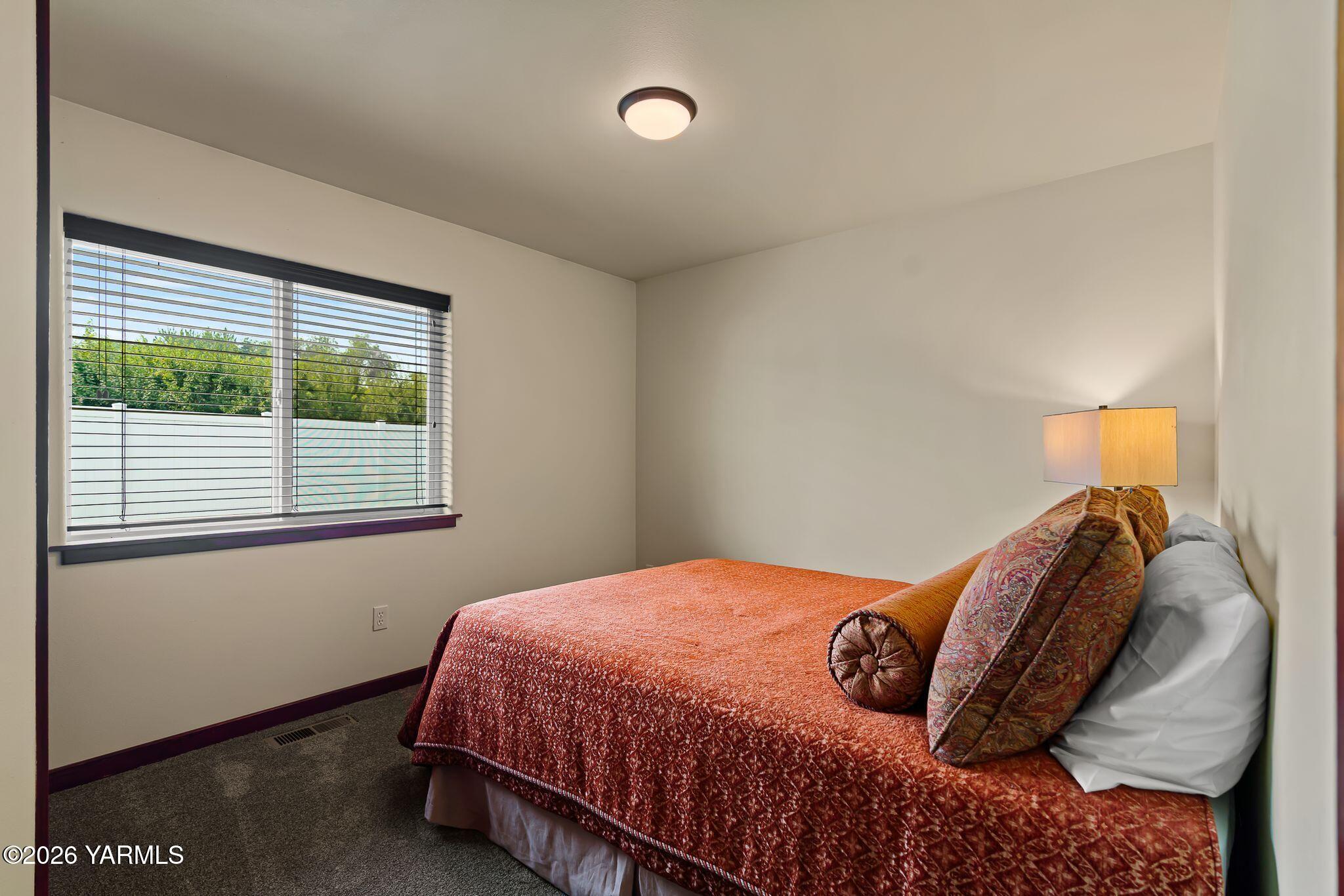575 Parish Road Selah, WA 98942 - Photo 28 of 36 21_Bedroom_WarmAndInviting