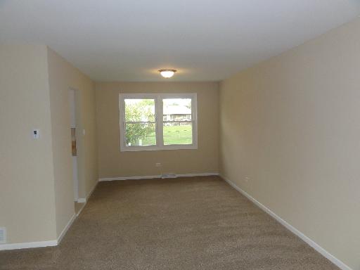 625 Wolf Road Matteson, IL 60443 - Photo 7 of 15 an empty room with windows