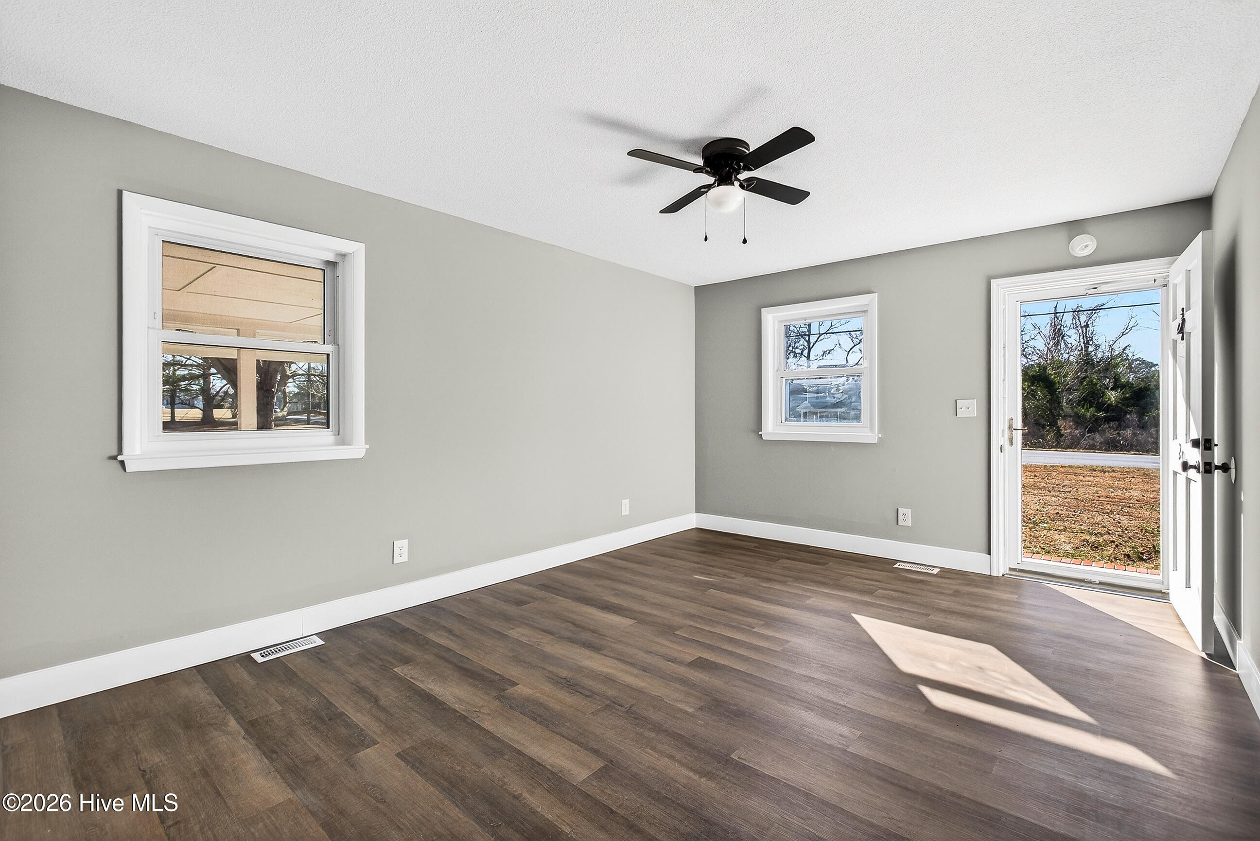 290 Cow Horn Road Richlands, NC 28574 - Photo 5 of 30 07