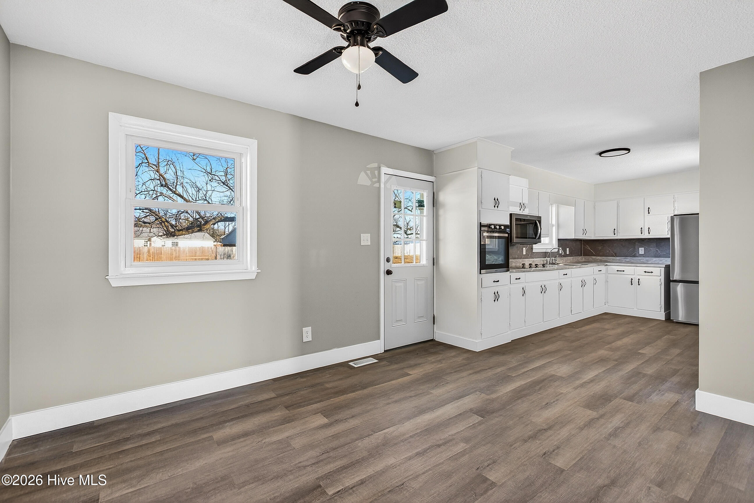 290 Cow Horn Road Richlands, NC 28574 - Photo 7 of 29 08