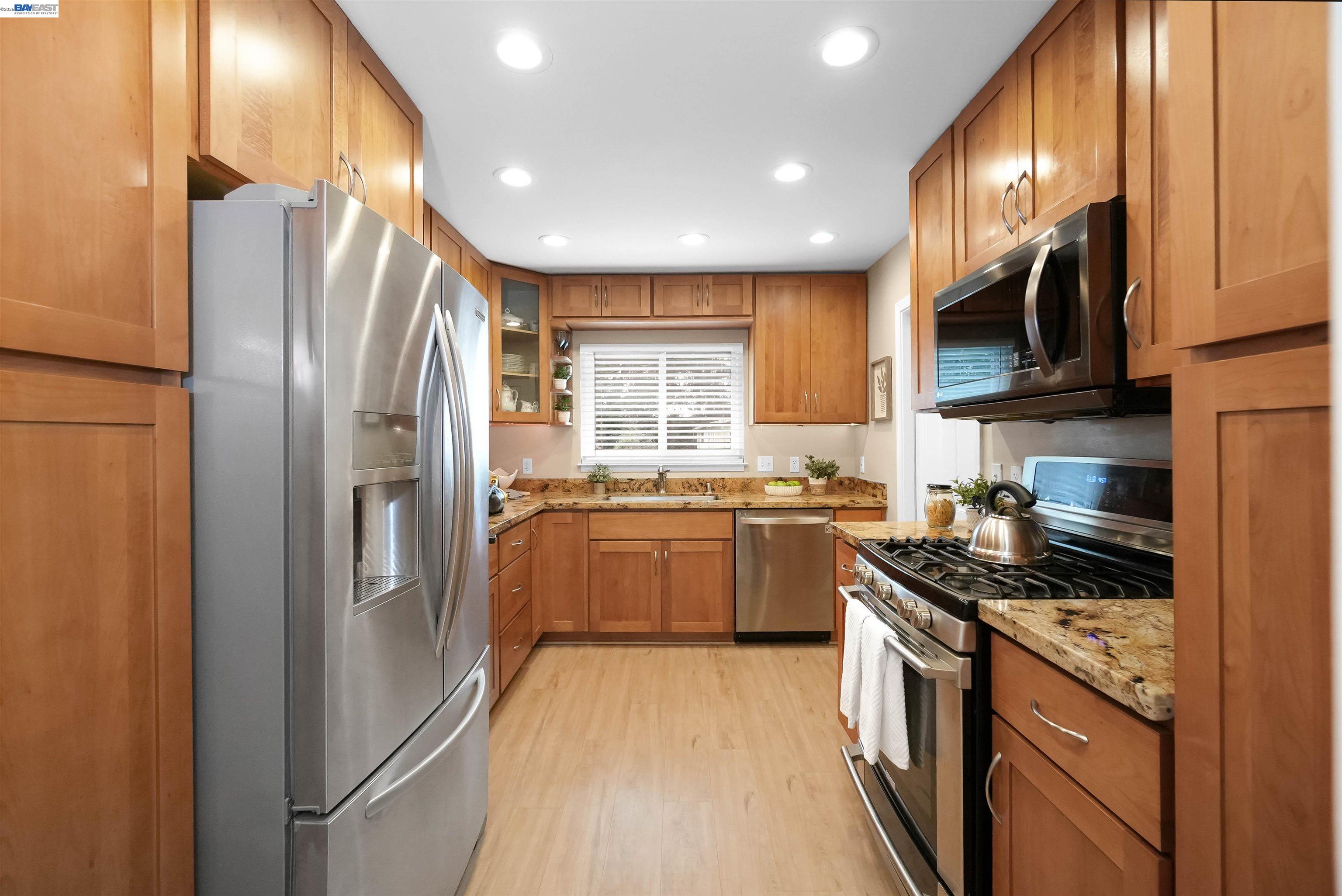 22643 Valley View Drive Hayward, CA 94541 - Photo 14 of 48