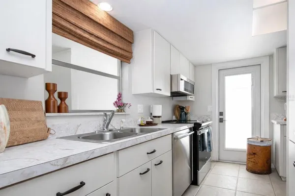 $265,000 | 3252 Westford Lane, Unit 122, Sarasota, FL 34231