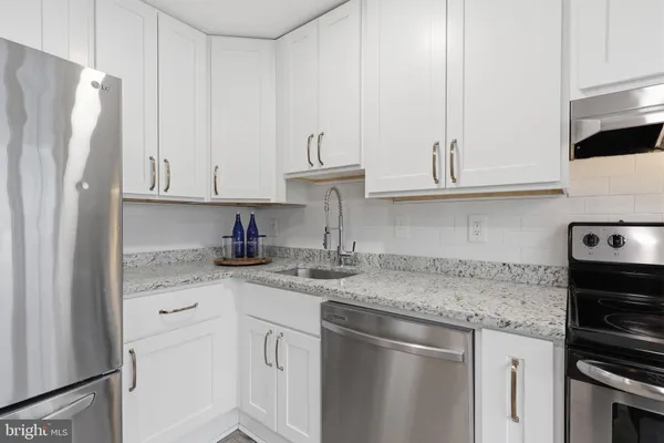 $449,900 | 13707 Autumn Vale Court, Unit 29E, Chantilly, VA 20151