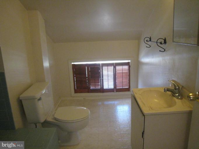 823 Brice Road Rockville, MD 20852 - Photo 20 of 29 Bath #2