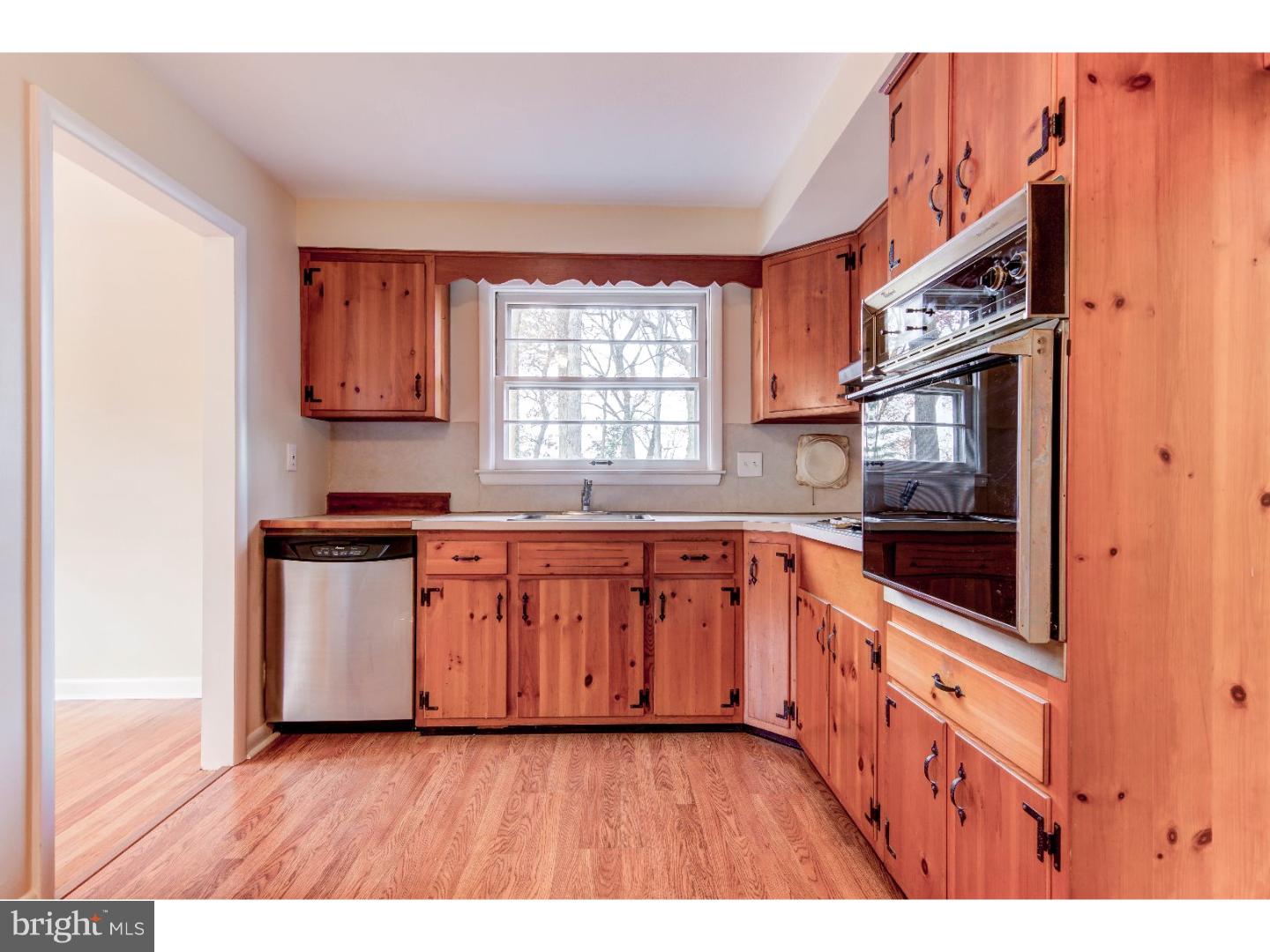 533 Forest Road Wayne, PA 19087 - Photo 8 of 21 Kitchen