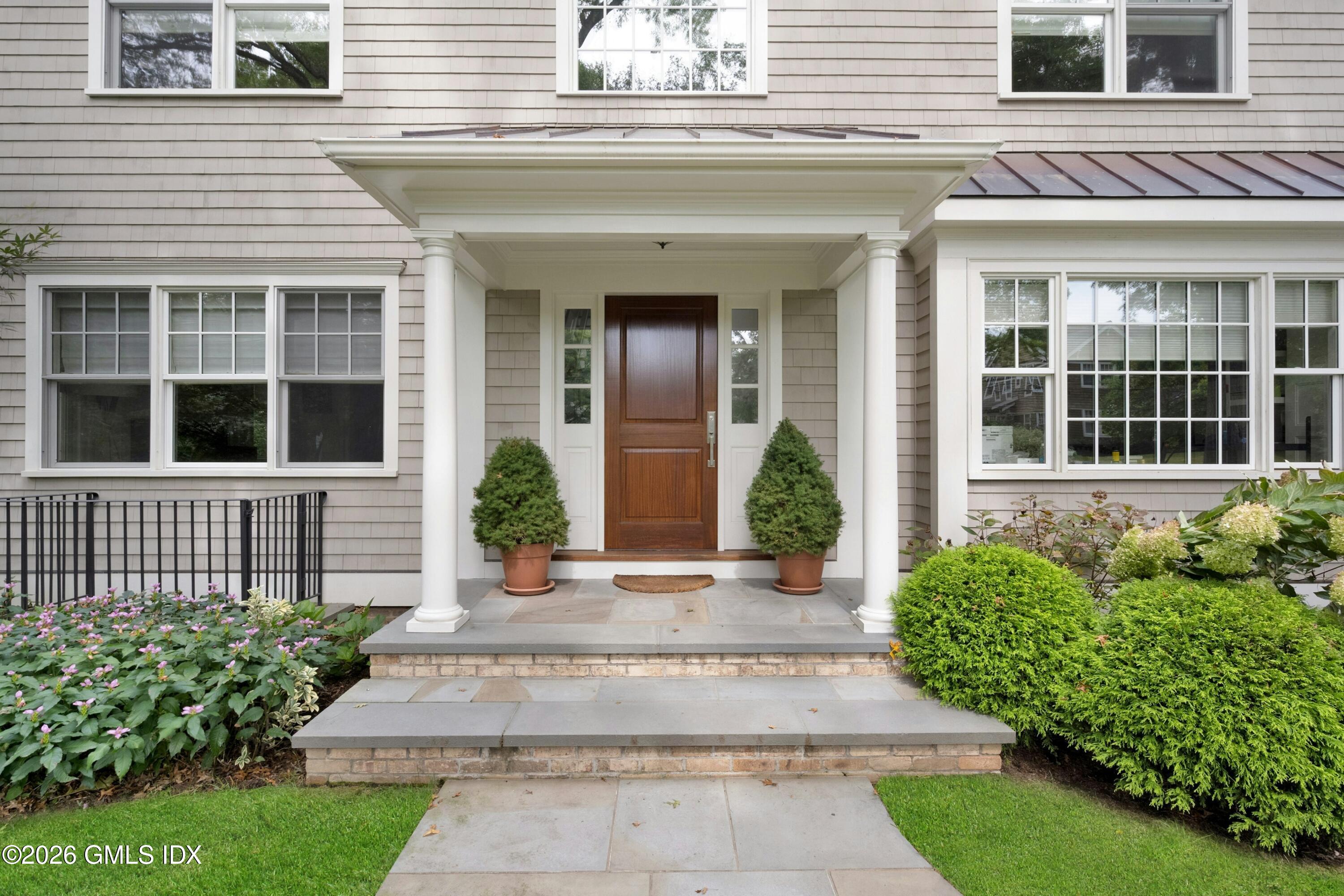17 Pintail Lane Greenwich, CT 06830 - Photo 3 of 31 front view of a house