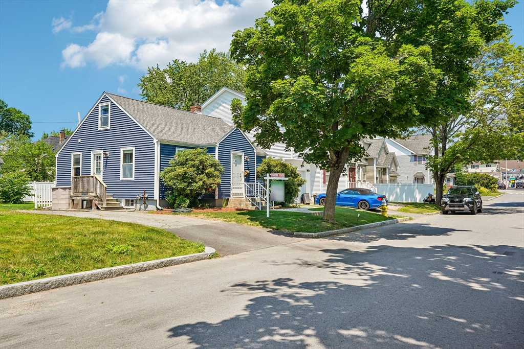 10 Standish Street Worcester, MA 01604 - Photo 1 of 27