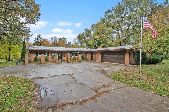 $417,500 | 70506 Sunrise Drive, Edwardsburg, MI 49112