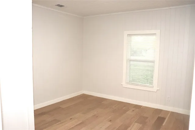 $1,550 | 352 West Vaughan Street, Bertram, TX 78605