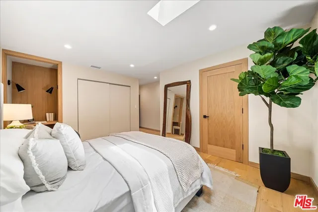 $14,500 | 14537 Hesby Street, Sherman Oaks, CA 91403