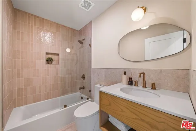 $14,500 | 14537 Hesby Street, Sherman Oaks, CA 91403