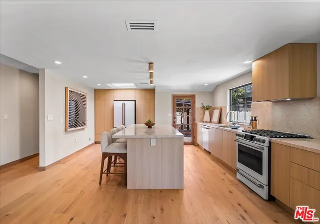 $14,500 | 14537 Hesby Street, Sherman Oaks, CA 91403