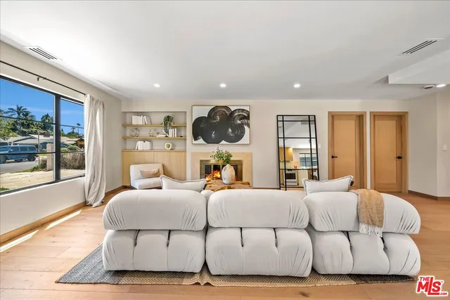 $14,500 | 14537 Hesby Street, Sherman Oaks, CA 91403