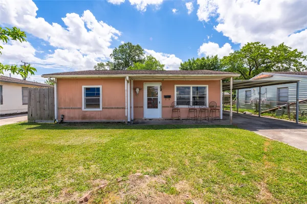 $1,300 | 718 Belmont Street, Pasadena, TX 77506