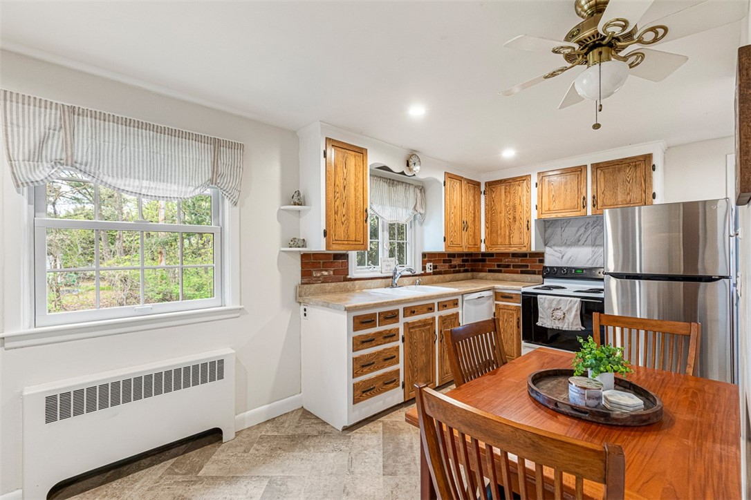 48 Barker Street Warwick, RI 02888 - Photo 13 of 41