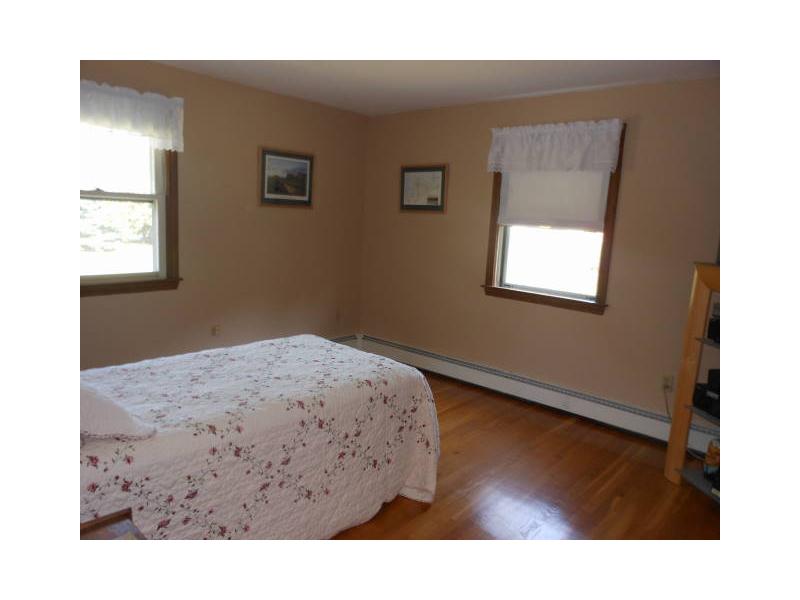 115 Taylor Road Portsmouth, RI 02871 - Photo 17 of 25 Bedroom.
