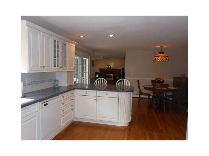 115 Taylor Road Portsmouth, RI 02871 - Photo 25 of 25 Kitchen. Nice open floor plan!