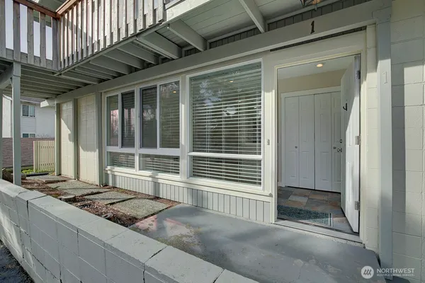 $2,400 | 9840 Northeast 116th Street, Unit 1, Kirkland, WA 98034