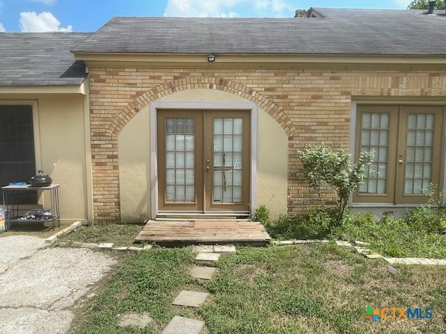613 East Broadway Street, Unit 5 Cuero, TX 77954 - Photo 21 of 34 a front view of a house