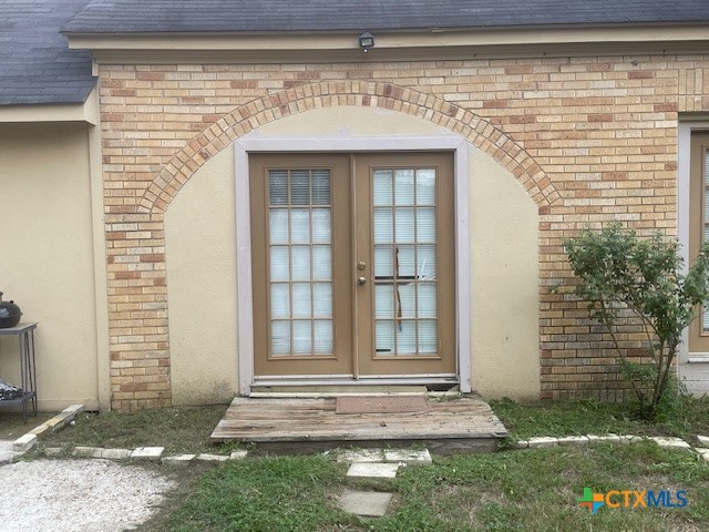 613 East Broadway Street, Unit 5 Cuero, TX 77954 - Photo 22 of 34 a front view of a house with a yard