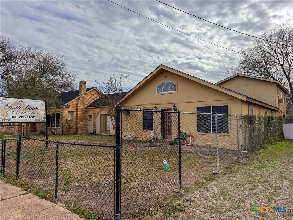 613 East Broadway Street, Unit 5 Cuero, TX 77954 - Photo 33 of 34 front view of a house with a yard