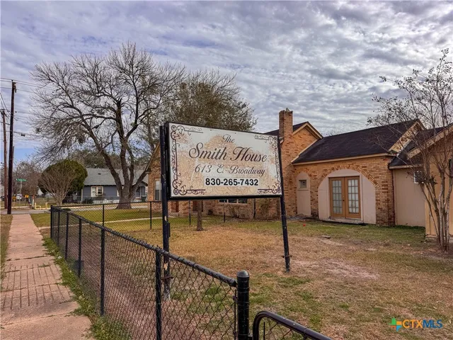 $396,500 | 613 East Broadway Street, Unit 5, Cuero, TX 77954