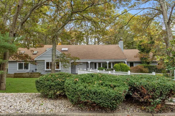 $1,625,000 | 2 Westbourne Lane, Melville, NY 11747