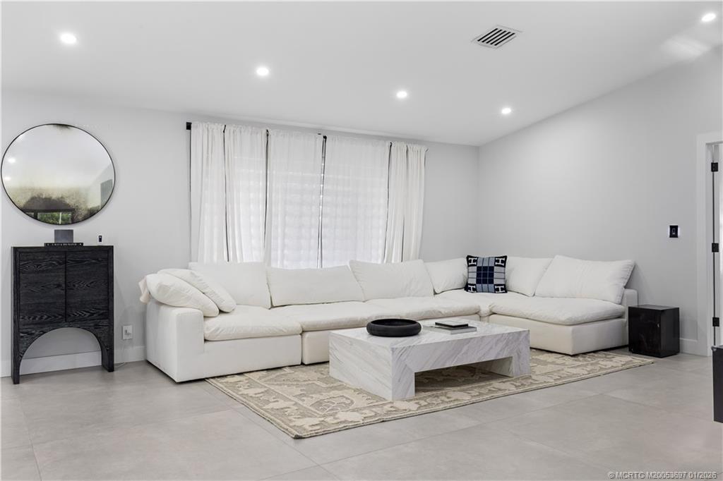 5143 Deerhurst Crescent Circle Boca Raton, FL 33486 - Photo 28 of 47 a living room with furniture