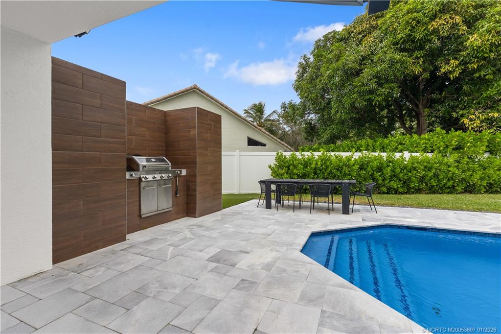 5143 Deerhurst Crescent Circle Boca Raton, FL 33486 - Photo 40 of 47 a view of a backyard with sitting area