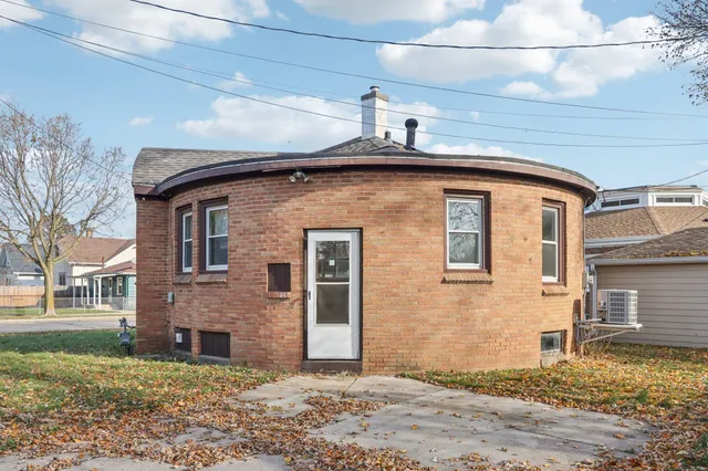 $160,000 | 1209 Walton Avenue, Racine, WI 53402