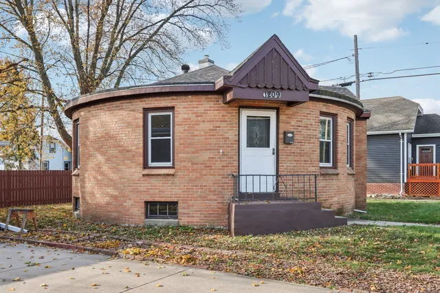 $160,000 | 1209 Walton Avenue, Racine, WI 53402