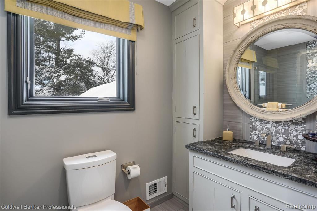 9865 Pine Knob Road Clarkston, MI 48348 - Photo 23 of 56