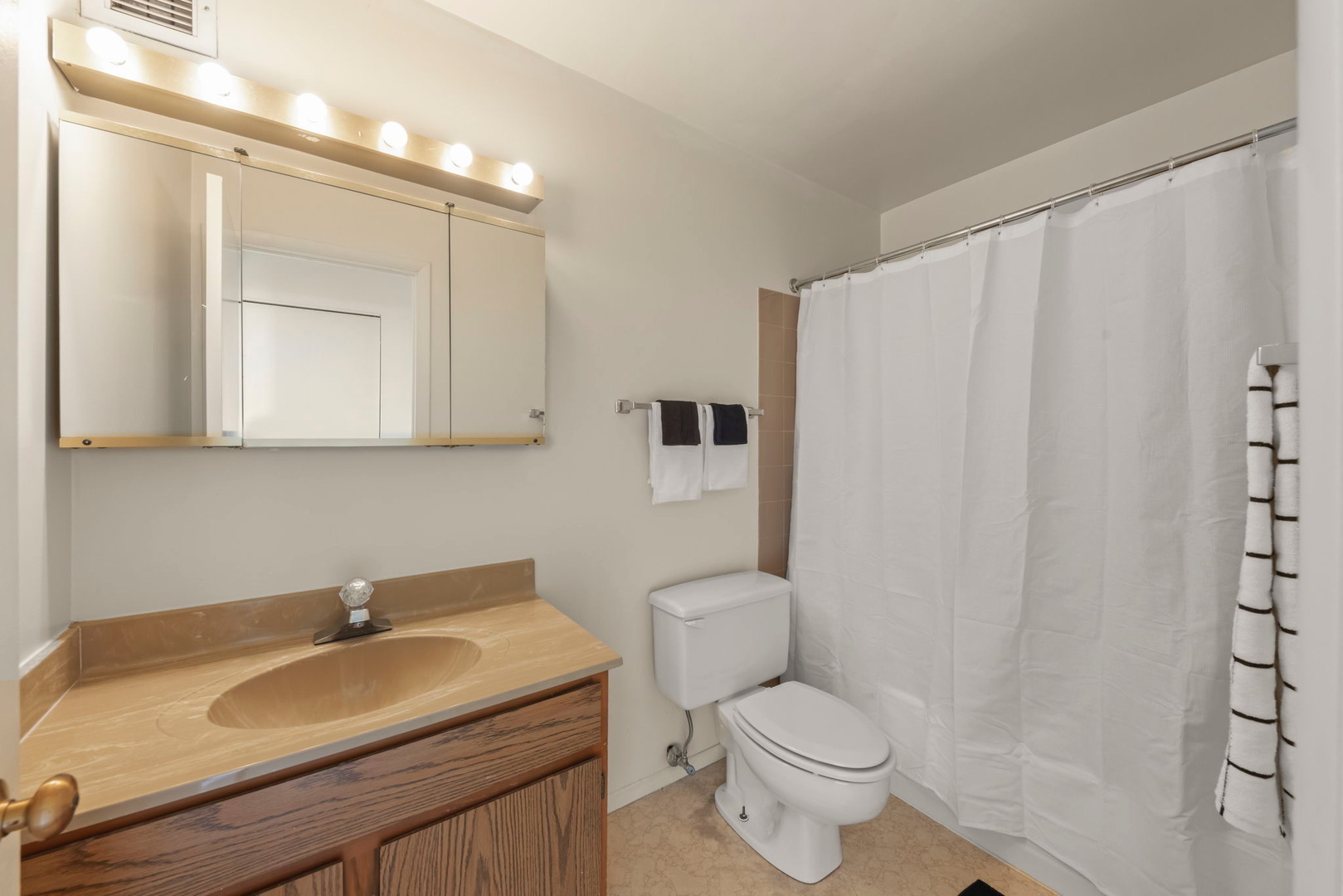 640 South Federal Street, Unit 702 Chicago, IL 60605 - Photo 16 of 24 a bathroom with a sink toilet and vanity