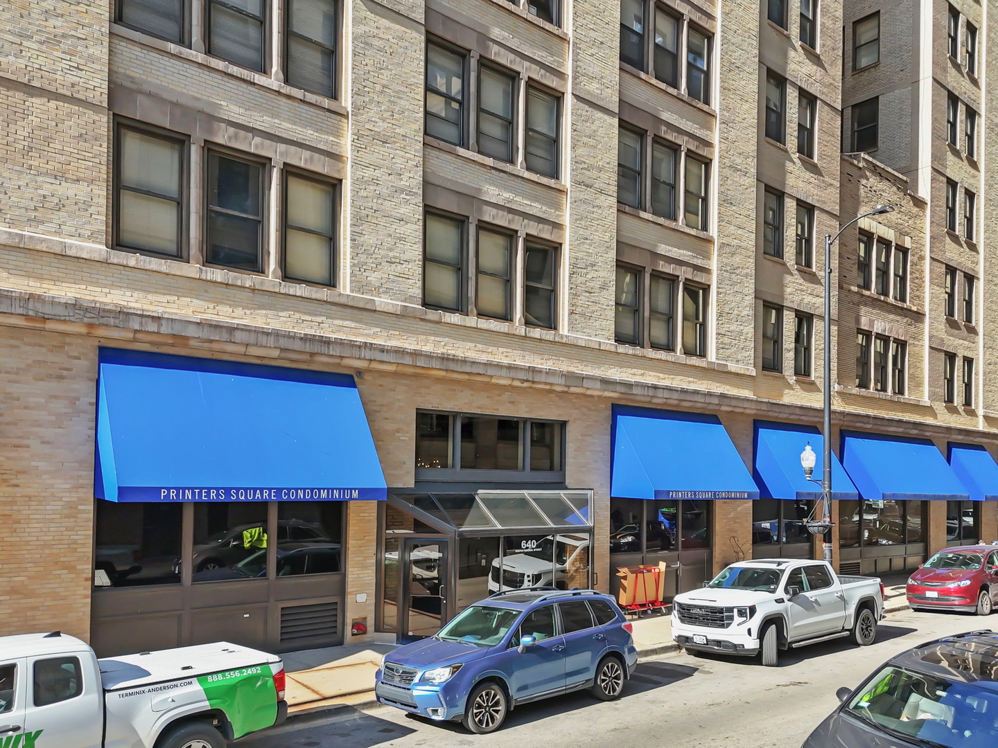 640 South Federal Street, Unit 702 Chicago, IL 60605 - Photo 2 of 24 a front view of a building with cars parked