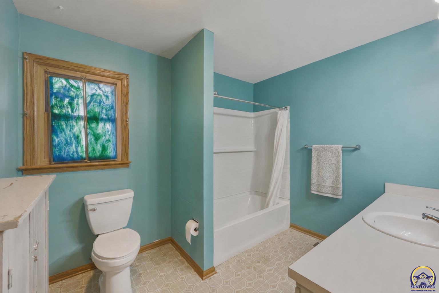 10826 Southwest Burlingame Road Wakarusa, KS 66546 - Photo 11 of 32