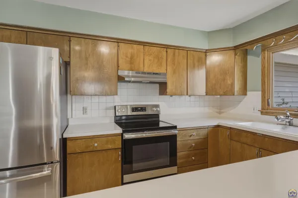 $462,500 | 10826 Southwest Burlingame Road, Wakarusa, KS 66546