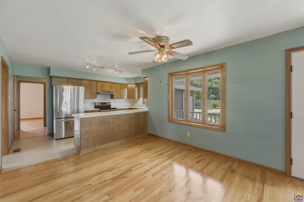 $462,500 | 10826 Southwest Burlingame Road, Wakarusa, KS 66546