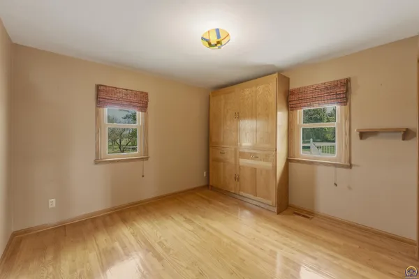 $462,500 | 10826 Southwest Burlingame Road, Wakarusa, KS 66546