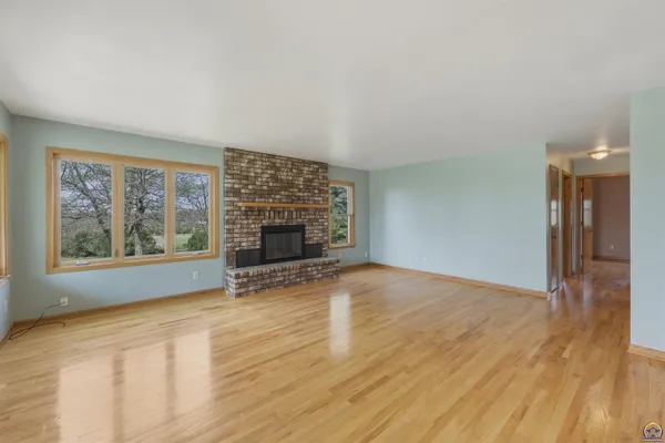 $462,500 | 10826 Southwest Burlingame Road, Wakarusa, KS 66546