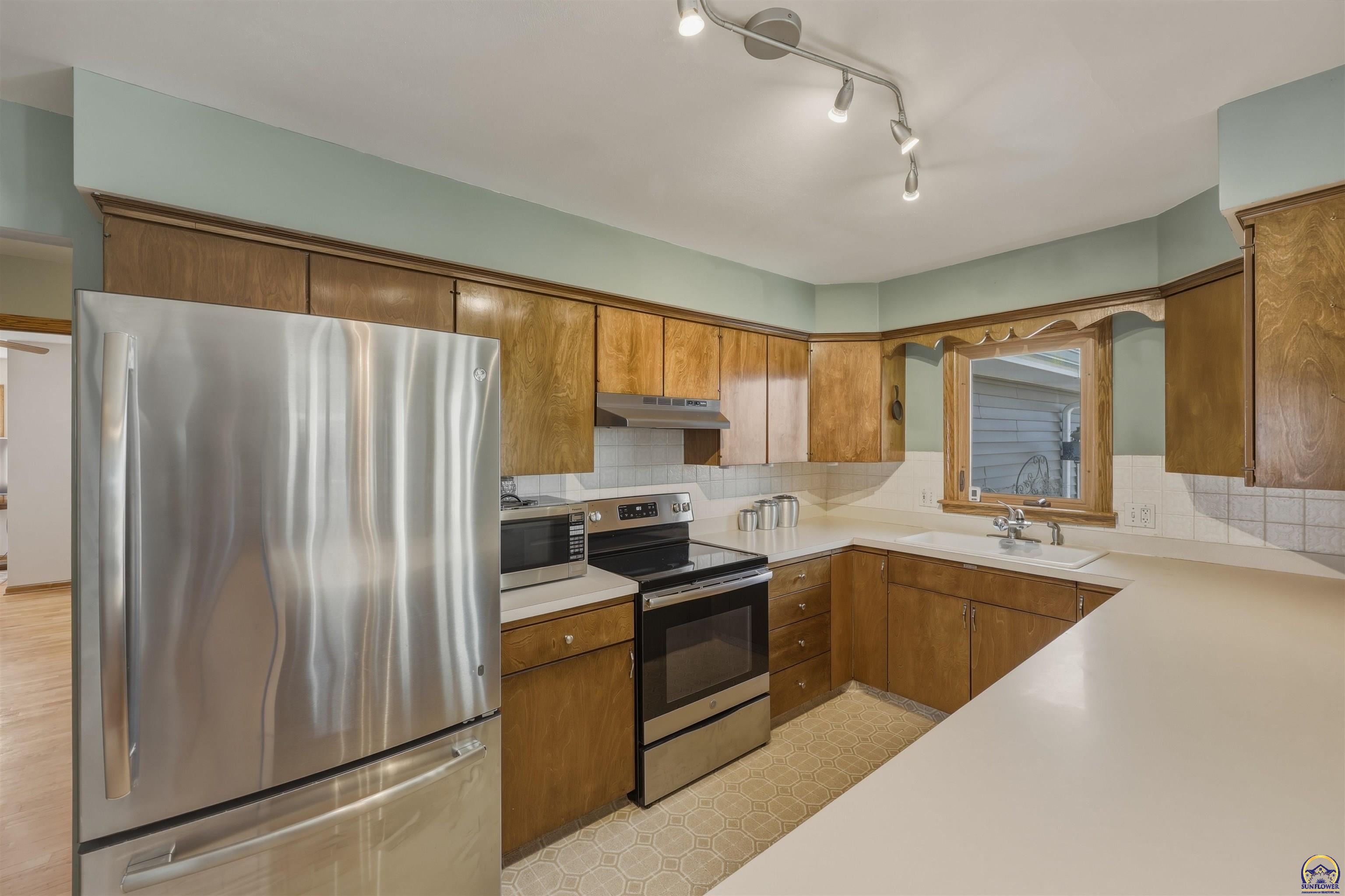 10826 Southwest Burlingame Road Wakarusa, KS 66546 - Photo 9 of 32