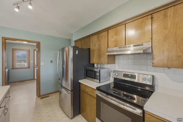 $468,000 | 10826 Southwest Burlingame Road, Wakarusa, KS 66546