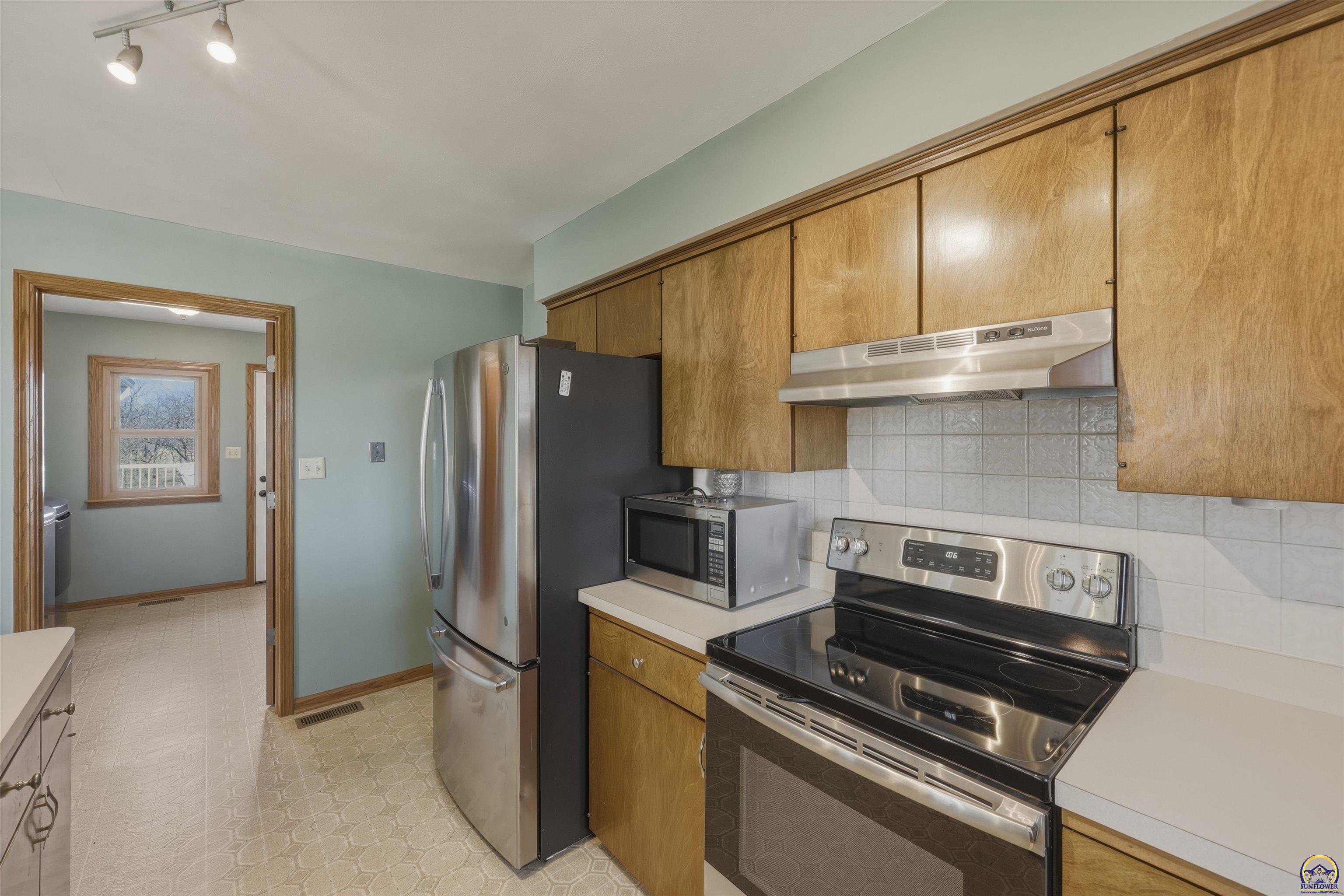 10826 Southwest Burlingame Road Wakarusa, KS 66546 - Photo 10 of 32