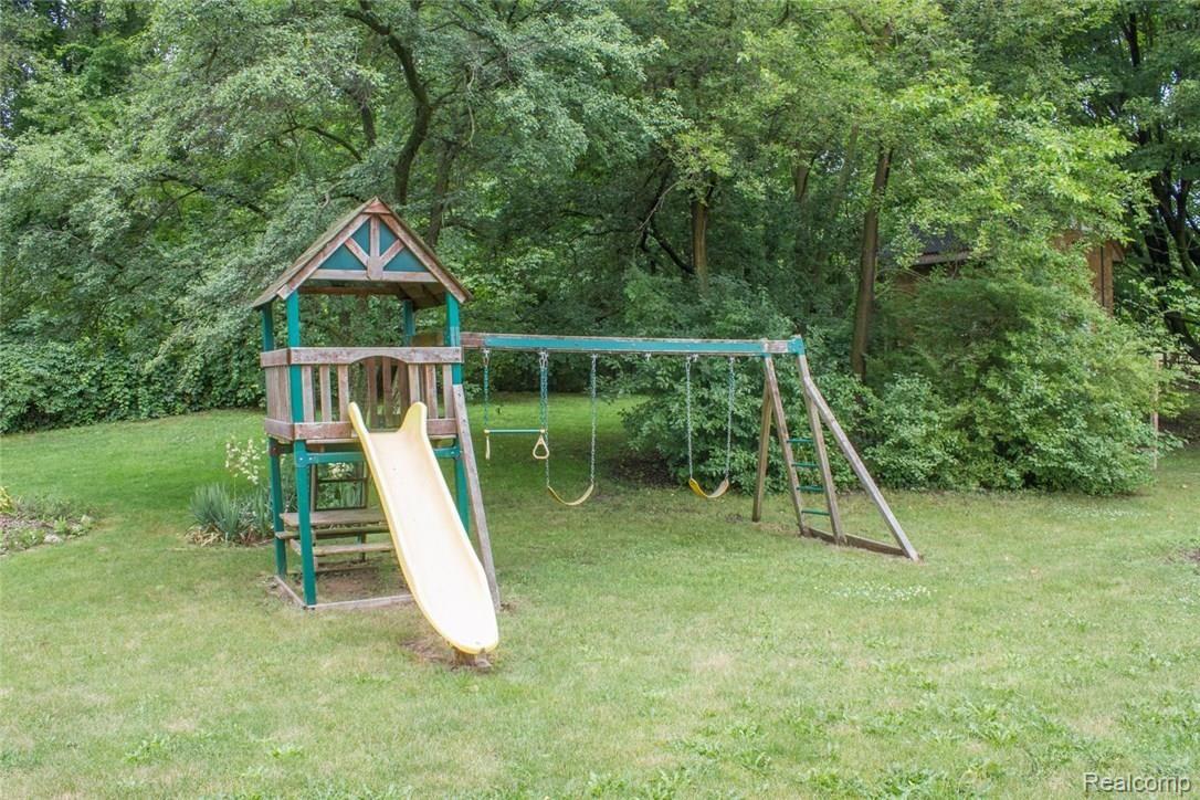 6460 North Rochester Road Rochester, MI 48306 - Photo 5 of 56 IMG_8712.jpg