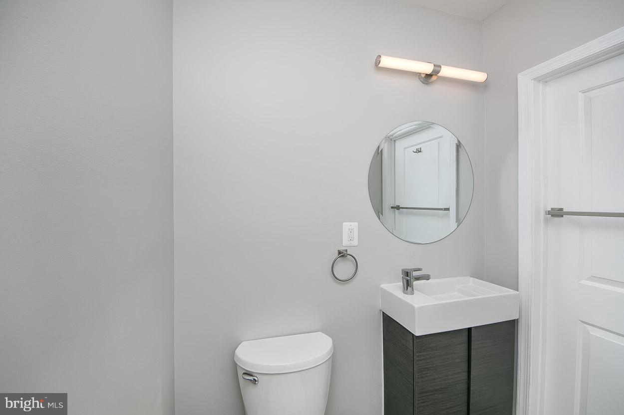 4010 Falls Road Baltimore, MD 21211 - Photo 13 of 30 Bath (Master)