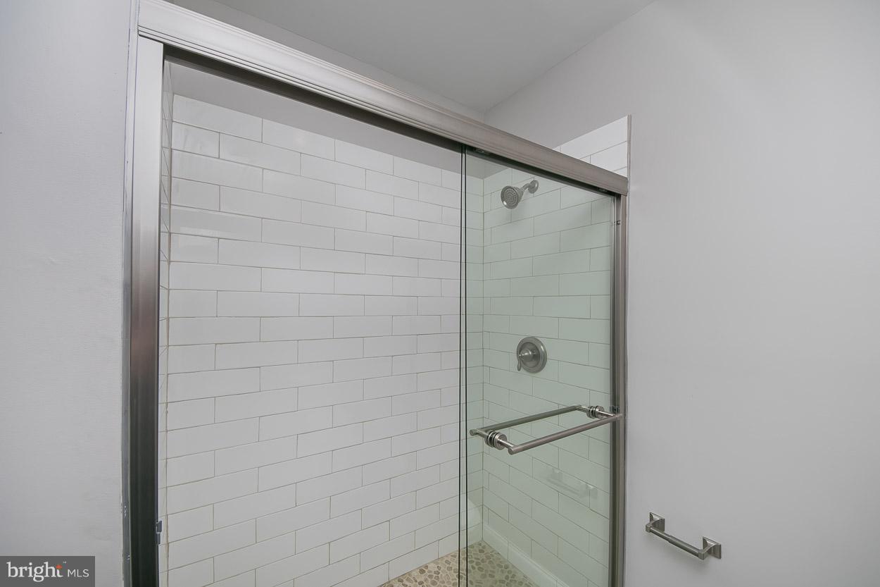 4010 Falls Road Baltimore, MD 21211 - Photo 14 of 30 Bath (Master)