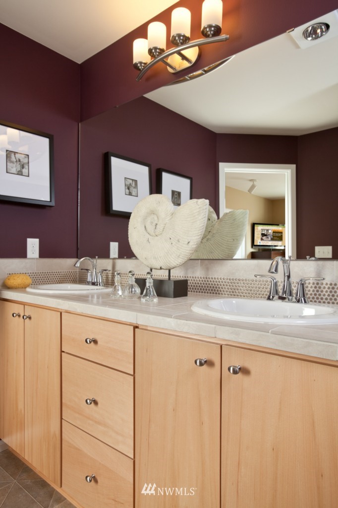 6440 High Point Drive Southwest Seattle, WA 98126 - Photo 7 of 9 Gallery Image 7